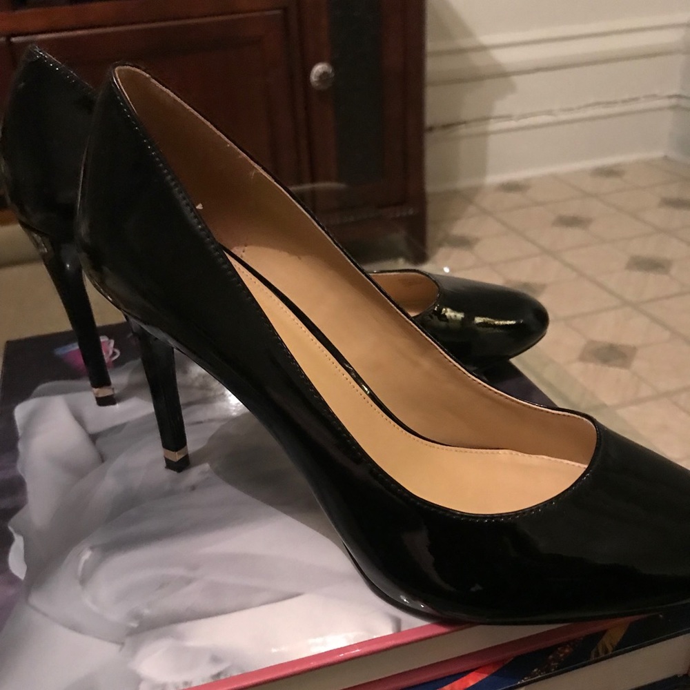 Black Pumps